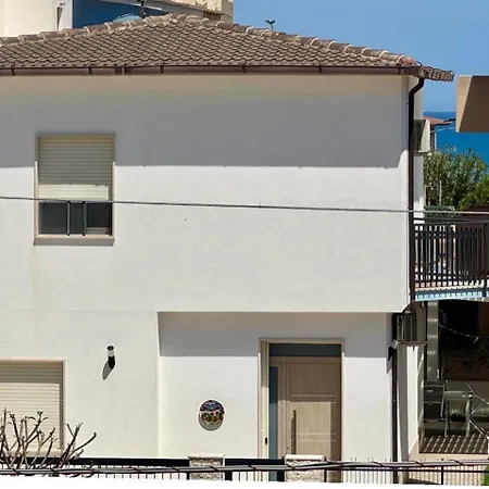 Comfortable With Terrace And 4 Ac Units In Marina Alcamo