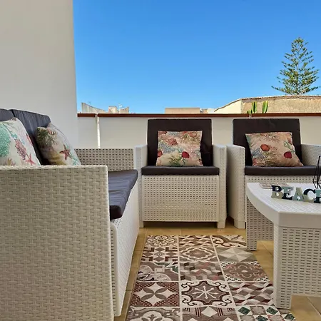 Comfortable With Terrace And 4 Ac Units In Marina *
