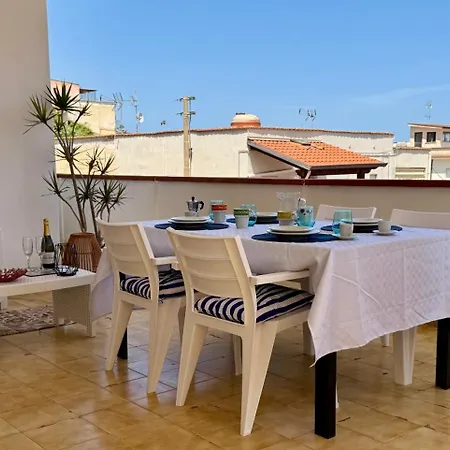 Comfortable With Terrace And 4 Ac Units In Marina
