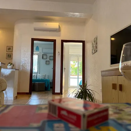 Comfortable With Terrace And 4 Ac Units In Marina Apartment