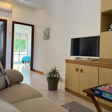Comfortable With Terrace And 4 Ac Units In Marina