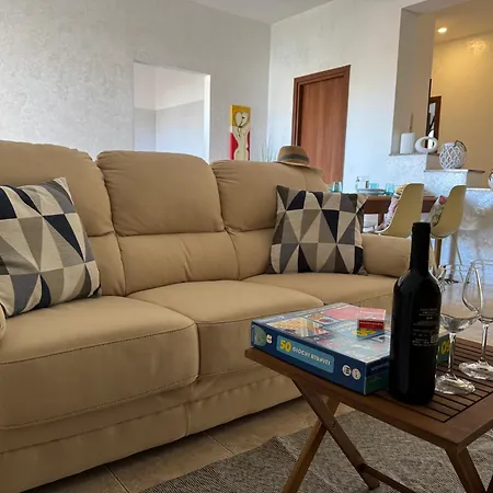 Comfortable With Terrace And 4 Ac Units In Marina *