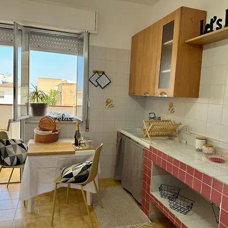 Comfortable With Terrace And 4 Ac Units In Marina *